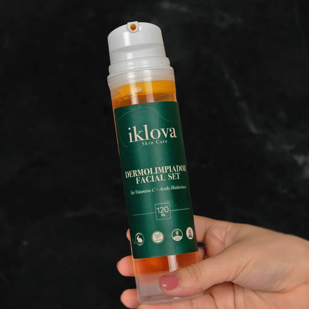 Dermolimpiador facial Iklova con Vitamina C y Ácido Hialurónico en envase de 120ml para iluminar e hidratar la piel.