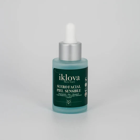 Suero facial para piel sensible con aloe vera, azuleno y ácido hialurónico Iklova para calmar y reducir el enrojecimiento.